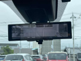 スマートルームミラーは室内の荷物などで後方の視界が遮られても、カメラの映像を直接ルームミラーに表示することができ、視界を確保できます。