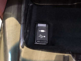 シフトレバー前の小物入れ内には、USB/AUX(音声・映像)入力端子が設置されています。