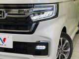 【LEDヘッドライト】悪天候や夜間走行時も良好な視界を確保し安心して運転できる高輝度LEDヘッドライトを装備!点灯速度が早く、消費電力も抑えられています。