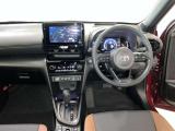 運転席周りのレイアウトをご覧ください。ナビゲーションが綺麗に装着されすっきり収まってますね!