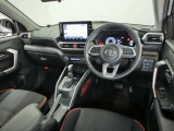 運転席シートです。フィット感が有り座り心地の良いシートです。