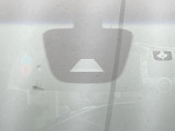 【エマージェンシーブレーキ】走行中に前方の車両等を認識し、衝突しそうな時は警報とブレーキで衝突回避と被害軽減をアシスト。より安全にドライブをお楽しみいただけます。