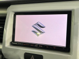 【メーカー純正ナビ】インテリアに溶け込むスタイリッシュな「専用設計」メーカーナビを装備♪視認性や操作性など基本性能にも優れ、より上質なカーライフをお楽しみいただけます。
