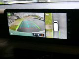 アラウンドビューモニター付きです 上から見たイメージで駐車出来ますので車庫入れの苦手な方も楽に駐車出来ます♪