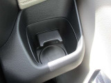 運転席で使用できるドリンクホルダーです。