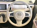 インテリアに合わせたデザインのステアリングは、運転される方のことも考え、運転しやすい形状、大きさです。是非一度、実際に触ってお確かめください。