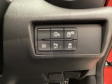 各種機能の切替スイッチは運転席パネル下に集約されています。任意で切り替え可能なため状況に合わせてお使いください。