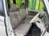 運転席シート廻りは使用感も少なく、良好な状態となっています。前オーナー様が丁寧に使っていたことがよくわかりますね。