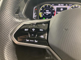 ◆クルーズコントロールにレーダーセンサーを組み合わせ、先行車を測定し設定されたスピードを上限に自動で加減速を行います。一定の車間距離を維持することで、長距離走行でのドライバーの疲労を低減させます。