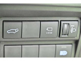 スマートキーや運転席のボタンを押すだけでリアゲートが自動で開閉します!荷物を持っている時や、高い位置にあるバックドアを閉める際に便利な機能です