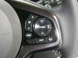 【レーダークルーズコントロール】(全車速追従機能付)付きです。車速に応じて追従支援してくれるので、ロングドライブも快適です。詳細は販売店スタッフまでおたずねください。