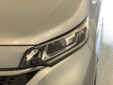 LEDヘッドライトは、点灯の瞬間から最大光量を発揮し、突然暗くなるトンネルなどでの安定感を高めます。