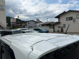 目立つキズ凹み等はありませんが、中古車という商品の特性ルーフには子キズや塗装しみがあります