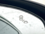 【ブラインドスポットモニター】走行中、ドアミラーの死角になりやすい箇所に後続車が接近するとサイドミラーのレンズに警告を表示!ドライバーに注意喚起をしてくれます。