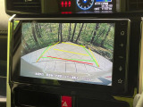 【バックカメラ】駐車時に後方がリアルタイム映像で確認できます。大型商業施設や立体駐車場での駐車時や、夜間のバック時に大活躍!運転スキルに関わらず、今や必須となった装備のひとつです!