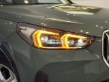 BMWの伝統の丸目4灯ヘッドライトでございます。LEDライトで視認性もよく明るく安全性の向上につながります。