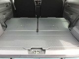 後部座席を倒すとかなりの広さがあり大きな荷物もラクラク積めますよ!
