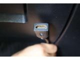 音声と映像が1本のケーブルで伝送できる便利なHDMIを装備しています。iPhoneやスマートフォンの画面と全く同じ画面がカーナビの画面に表示されるので、地図アプリや動画などのミラーリングが可能です。