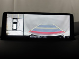 狭い場所での駐車やすれ違いなどでより的確な運転操作に役立つ360&deg;ビューモニターが装備されています。