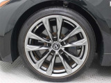 タイヤサイズはF 235/40R19、R 265/35R19です。