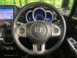 【純正革巻きステアリング】上質な革を使用することで、手にしっかり馴染みとても運転しやすいハンドルです♪
