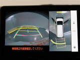 パノラミックビューモニター付きです。車両を上から見たような映像をモニター画面に表示。運転席からの目視では見にくい、車両周辺の状況をリアルタイムでしっかり確認できます。