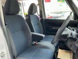 運転席・助手席は、ゆったりと座れるサイズで、長時間の運転でも快適です。