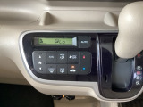 オートエアコンで、毎日のドライブを快適に。温度、風量を自動で調整し、理想的な車内環境を提供します。