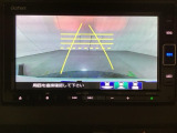 バックでの車庫入れも安心です!リアカメラが付いているバックモニター付のナビを装備しております。操作線もついており距離感も画面から確認できます。