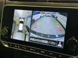 空から見たような映像で駐車ができるアラウンドビューモニター。ひと目でわかるセンサーに前後の衝突被害軽減ブレーキ付き。