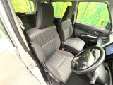 運転席シート廻りは使用感も少なく、良好な状態となっています。前オーナー様が丁寧に使っていたことがよくわかりますね。