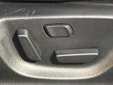 【パワーシート】スイッチ一つで簡単にシートの微調整が可能!電動だから力もいりません!快適なシートポジションにセットして、快適なドライブをお楽しみください。