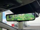 【デジタルインナーミラー】後席の大きな荷物や同乗者で後方が確認しづらい時でも安心!カメラが撮影した車両後方の映像をルームミラー内に表示。クリアな視界で状況の確認が可能です!