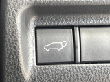 【パワーバックドア】スマートキーや運転席のボタンを押すだけでリアゲートが自動で開閉します!荷物を持っている時や、高い位置にあるバックドアを閉める際に便利な機能です♪