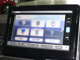 ナビゲーションは純正メモリーナビ(VXM-174VFEi)を装着しております。AM、FM、CD、DVD再生、Bluetooth、フルセグTVがご使用いただけます。初めて訪れた場所でも安心ですね!
