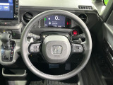 インテリアに合わせたデザインのステアリングは、運転される方のことも考え、運転しやすい形状、大きさです。是非一度、実際に触ってお確かめください。