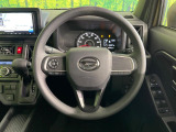 インテリアに合わせたデザインのステアリングは、運転される方のことも考え、運転しやすい形状、大きさです。是非一度、実際に触ってお確かめください。