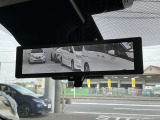 悪天候や荷物で後方の確認がしにくい時もミラーに映像で映してくれるインテリジェントルームミラーです。