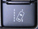 車線逸脱警報装置を装備しております。