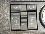 【両側パワースライドドア】スマートキーや運転席のスイッチで後席両側スライドドアの開閉が可能♪電動だから力を入れてドアを開ける必要が無く、小さなお子様でも簡単に開け閉めでき快適です♪