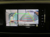 パノラミックビューモニター搭載。カメラで車両周囲の状況を映し出すため、狭い場所での駐車などに役立ちます。