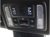 両側パワースライドドア付きだから、狭い駐車スペースなどでの 乗り降りラクラク!小さなお子さまのいるご家庭には嬉しい装備。