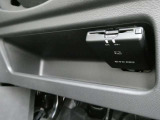 ここに ETC付いております。高速道路の料金所もスイスイ♪ ETCカードの申し込みは日産カードがおすすめ!!!「安心」「おトク」「便利」で皆さまのカーライフをサポートする特典満載のカードです。