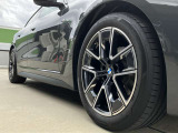 BMW純正アルミホイールです。納車時にはアルミホイールコーティングも承っております!是非ご検討下さいませ。