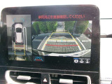 パノラミックビューモニター付きです。車両を上から見たような映像をディスプレイオーディオ画面に表示。運転席からの目視だけでは見にくい、車両周辺の状況をリアルタイムでしっかり確認できます。