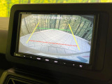 【バックカメラ】駐車時に後方がリアルタイム映像で確認できます。大型商業施設や立体駐車場での駐車時や、夜間のバック時に大活躍!運転スキルに関わらず、今や必須となった装備のひとつです!