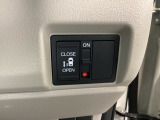 【助手席側パワースライドドア】です。リモコンや運転席のスイッチ操作で楽々自動開閉。
