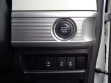 運転席右より、両側電動スライドドアの開閉が可能です。