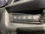 i-ACTIVSENSEミュートスイッチを押すと、車線逸脱警報、ブラインドスポットモニタリングなどのシステムが作動した際の警報音が無くなります。警報音の消音で運転中の煩わしさが緩和します♪