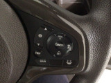 【アダプティブ・クルーズ・コントロール】予め設定した車速内でクルマが自動的に加減速。 前走車との適切な車間距離を維持しながら追従走行し、高速道路でのドライバーの疲労を軽減してくれる嬉しい機能付♪